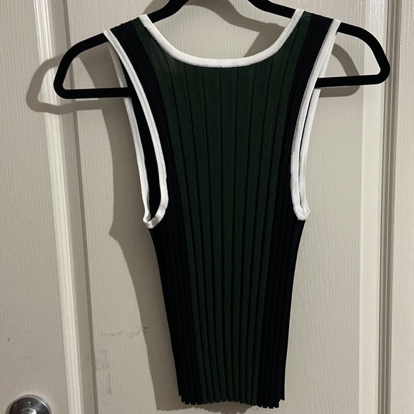 Brand new Zara Knit vneck top - Picture 3 of 3